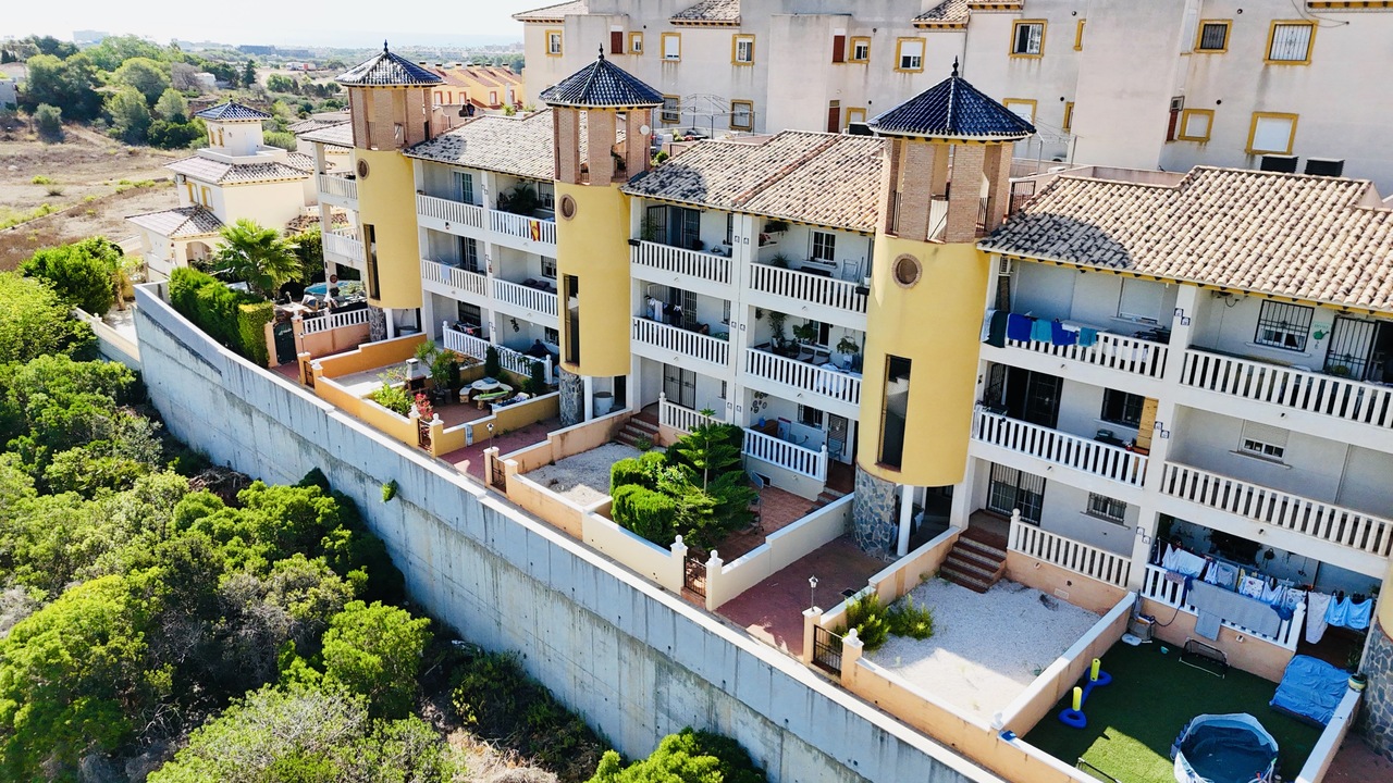 Garden in apartment for sale in Cabo Roig
