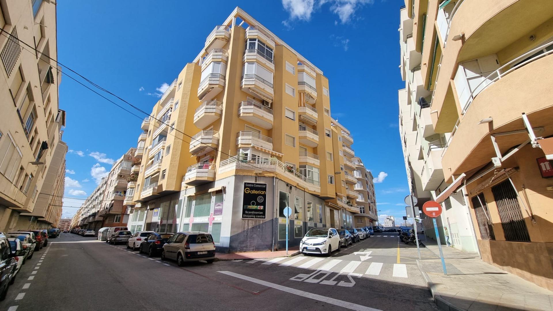 For sale this apartment located in the center of Torrevieja and just 300 meters from the main beache