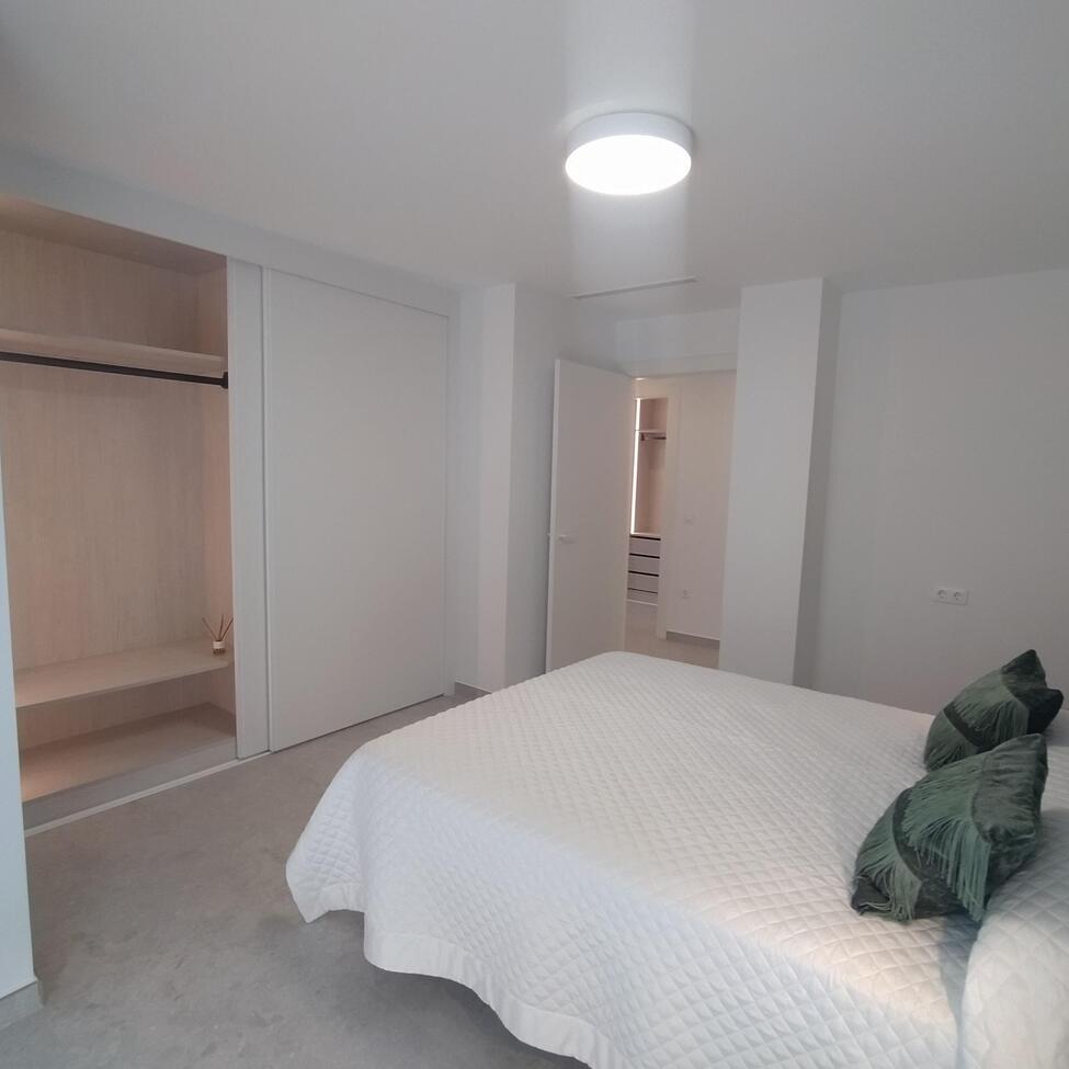 Bedroom in apartment for sale in Torrevieja