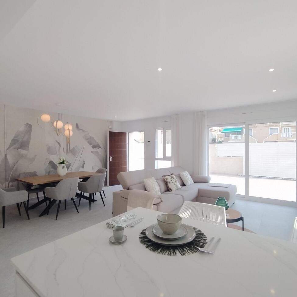 Terrace in apartment for sale in Torrevieja
