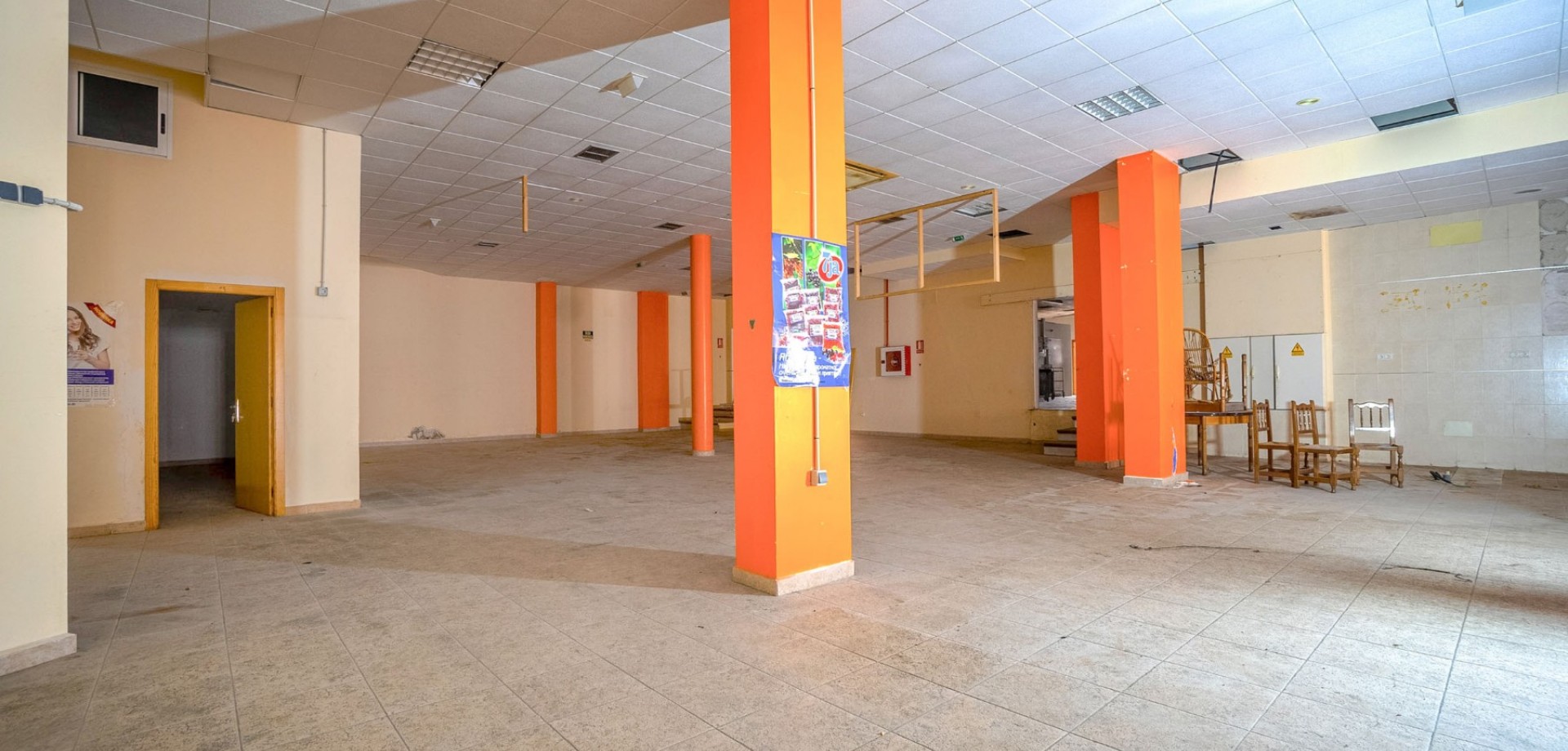 Kitchen in commercial for sale in Torrevieja