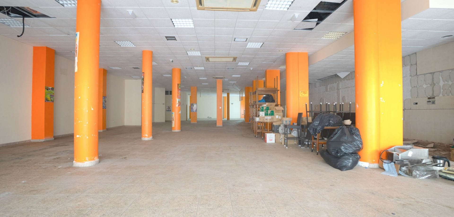 Bedroom in commercial for sale in Torrevieja