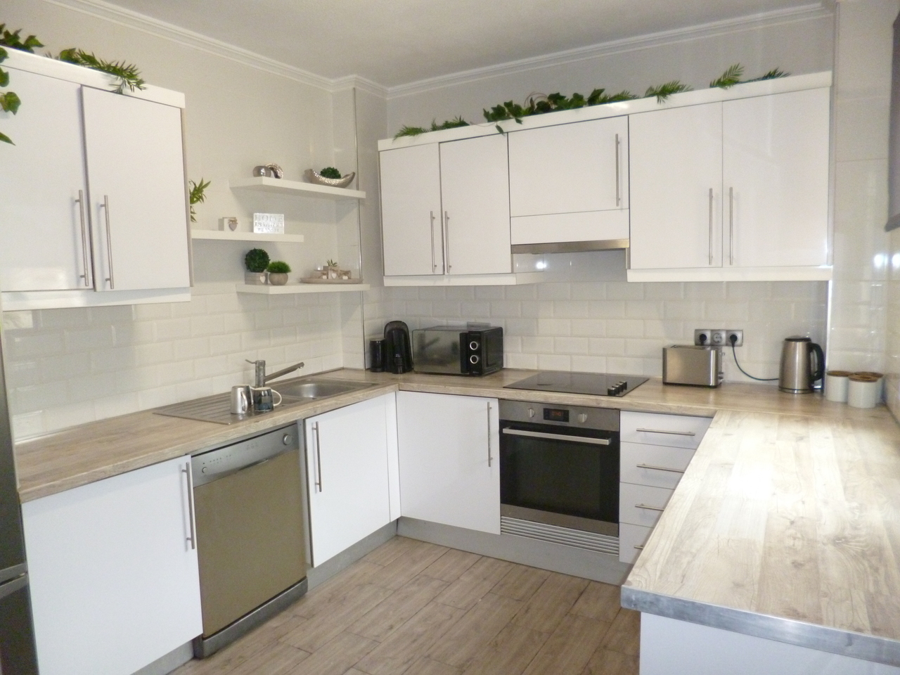 Master bedroom in villa for sale in Playa Flamenca