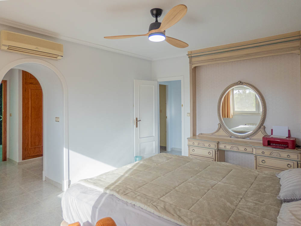 Garden in villa for sale in San Miguel de Salinas