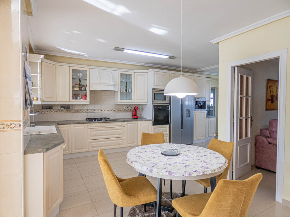 Here is a fantastic opportunity to purchase an AMAZING COUNTRYSIDE VILLA which has just come on the