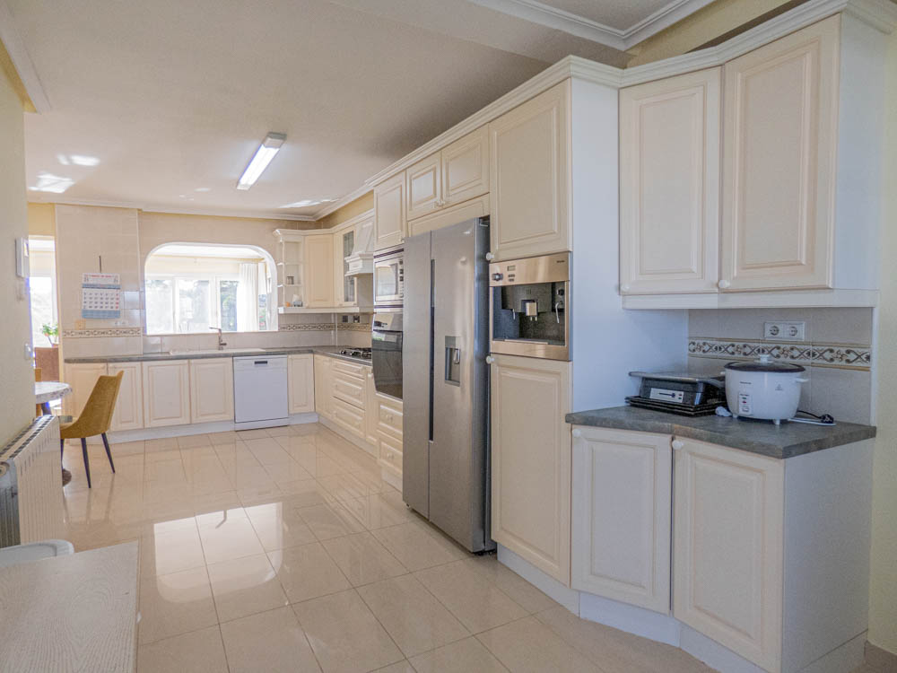 Pool area in villa for sale in San Miguel de Salinas