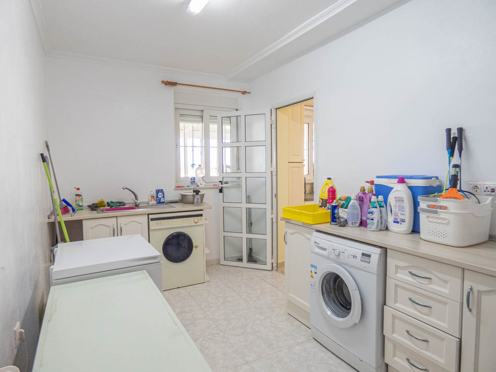 Garden in villa for sale in San Miguel de Salinas