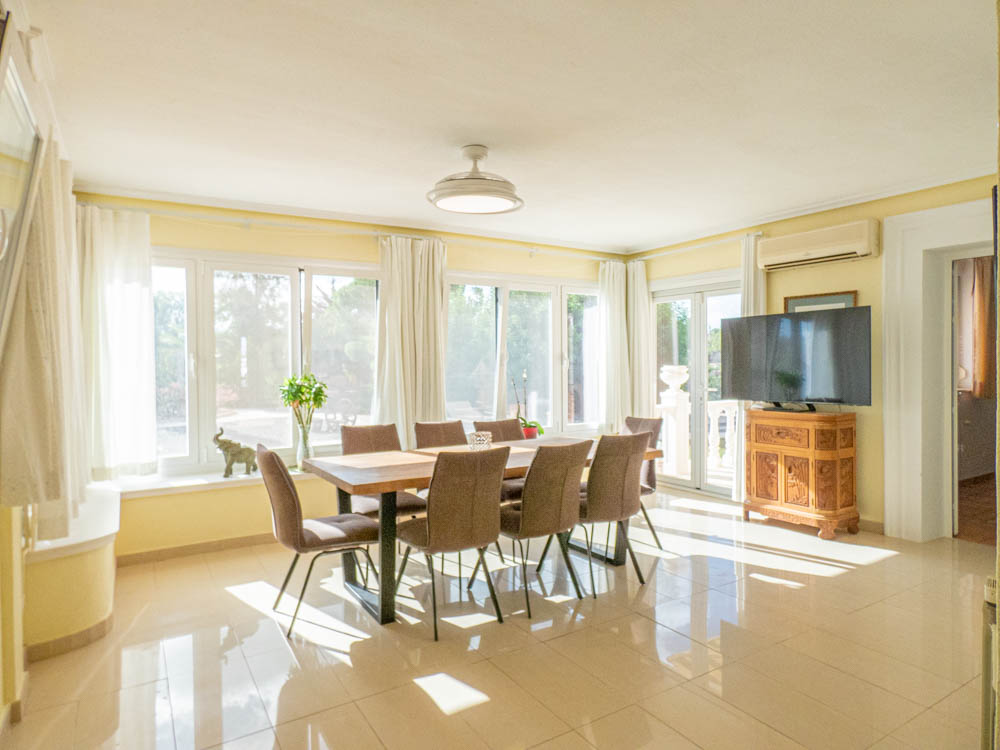 Dining area in villa for sale in San Miguel de Salinas