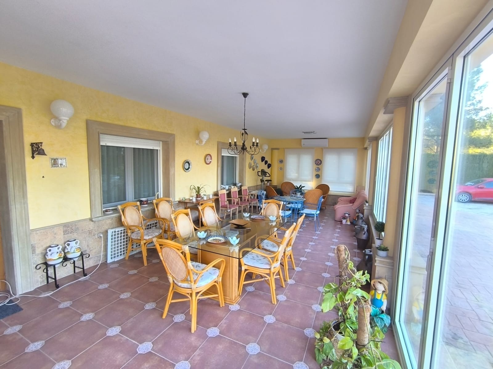 Pool area in villa for sale in Yecla