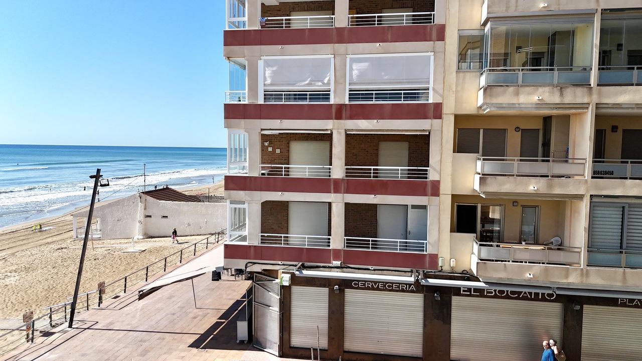 Pool area in apartment for sale in Guardamar del Segura