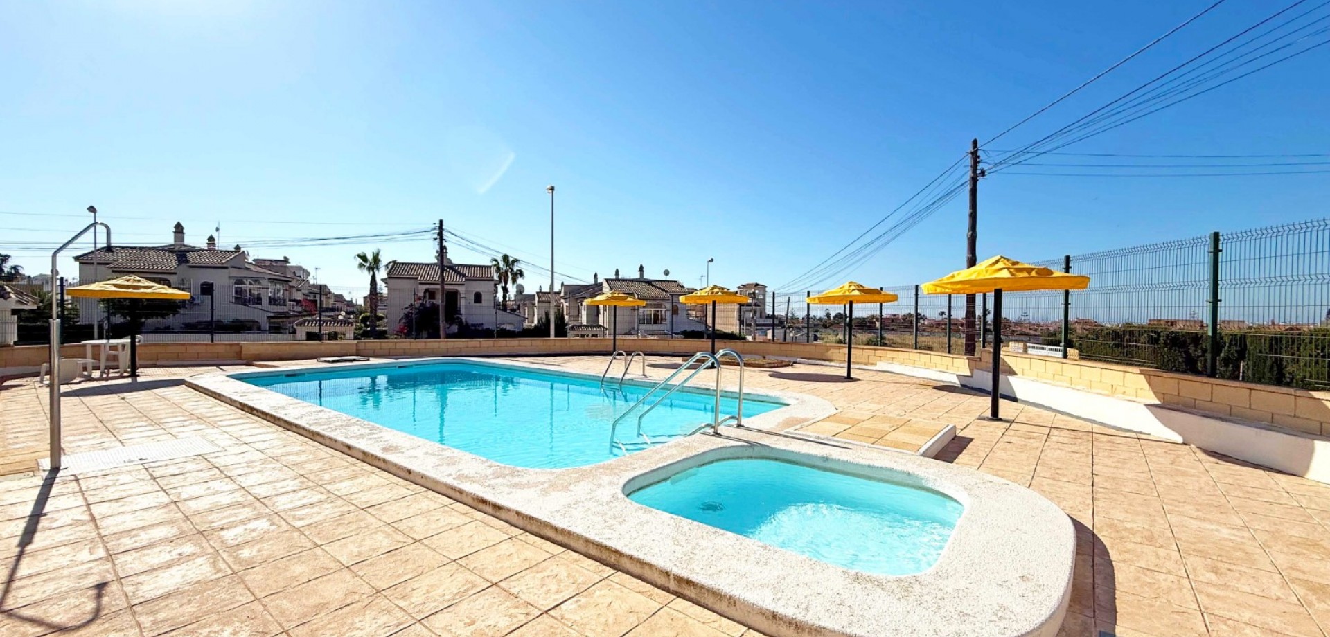 Garden in bungalow for sale in Torrevieja