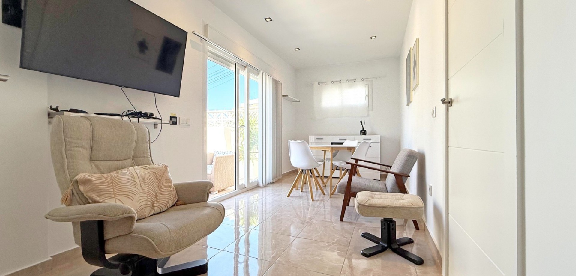 Dining area in bungalow for sale in Torrevieja