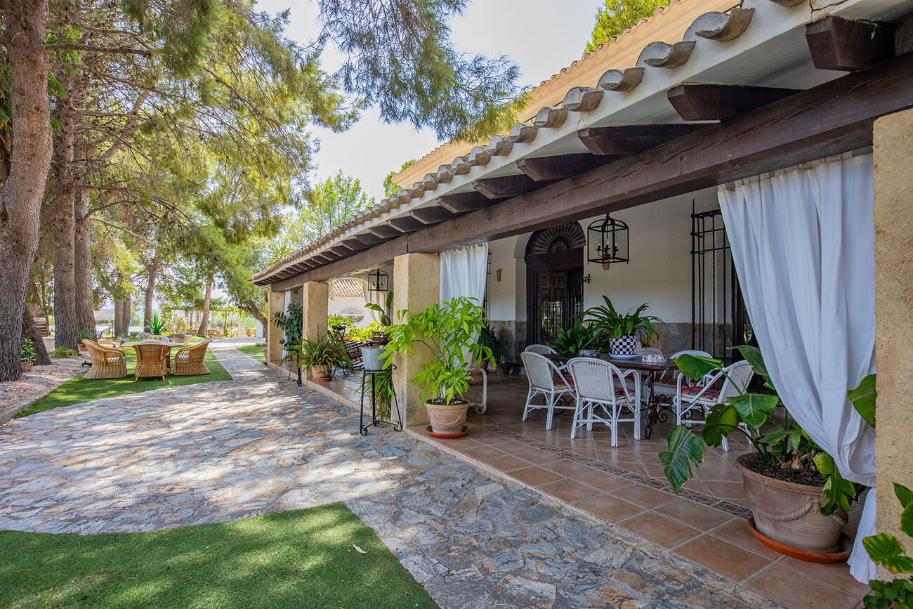 Master bedroom in villa for sale in Mula