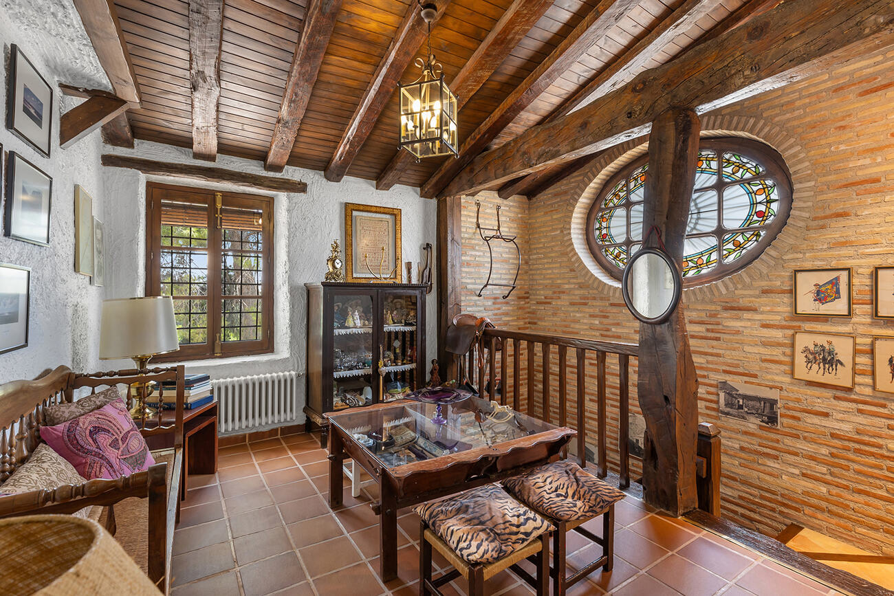 Bedroom in villa for sale in Mula