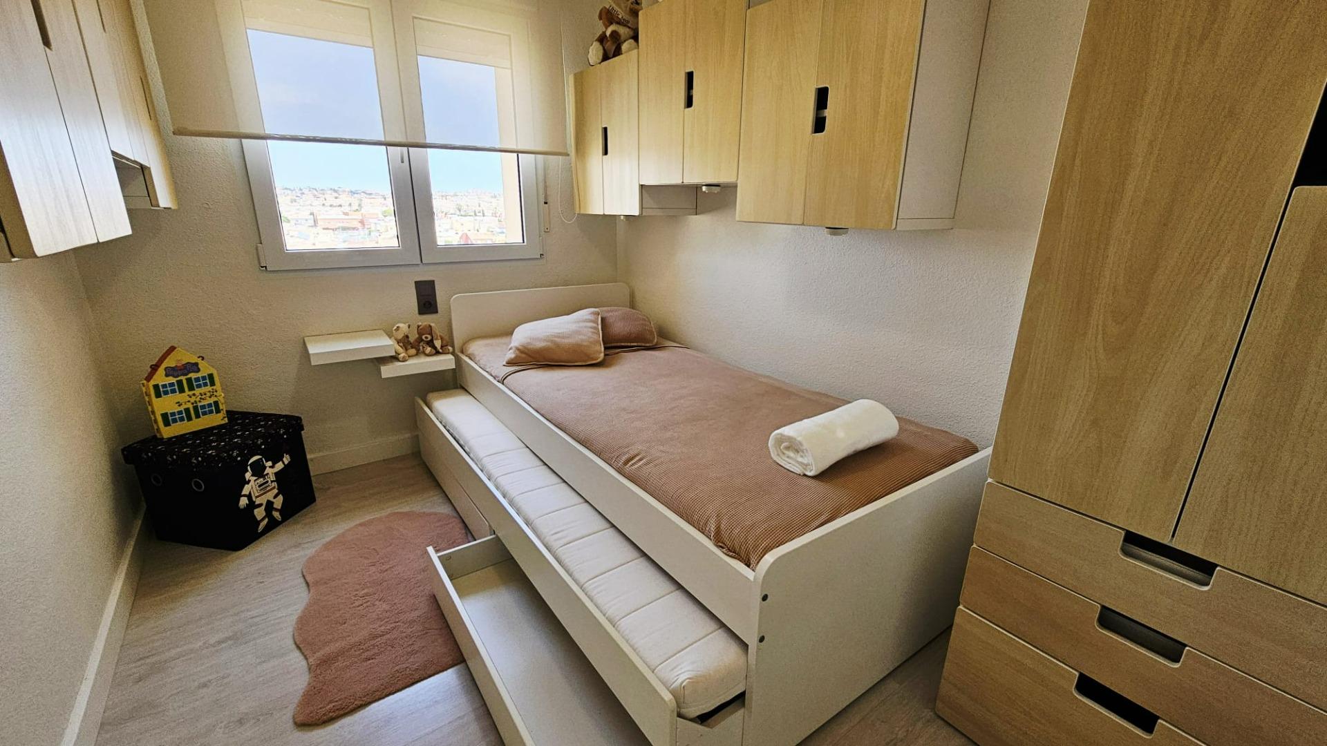 Bedroom in apartment for sale in Torrevieja