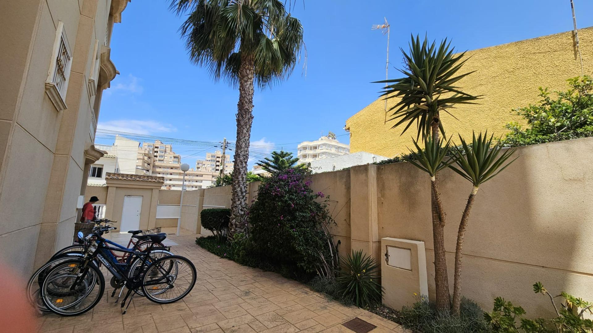 Master bedroom in apartment for sale in Torrevieja