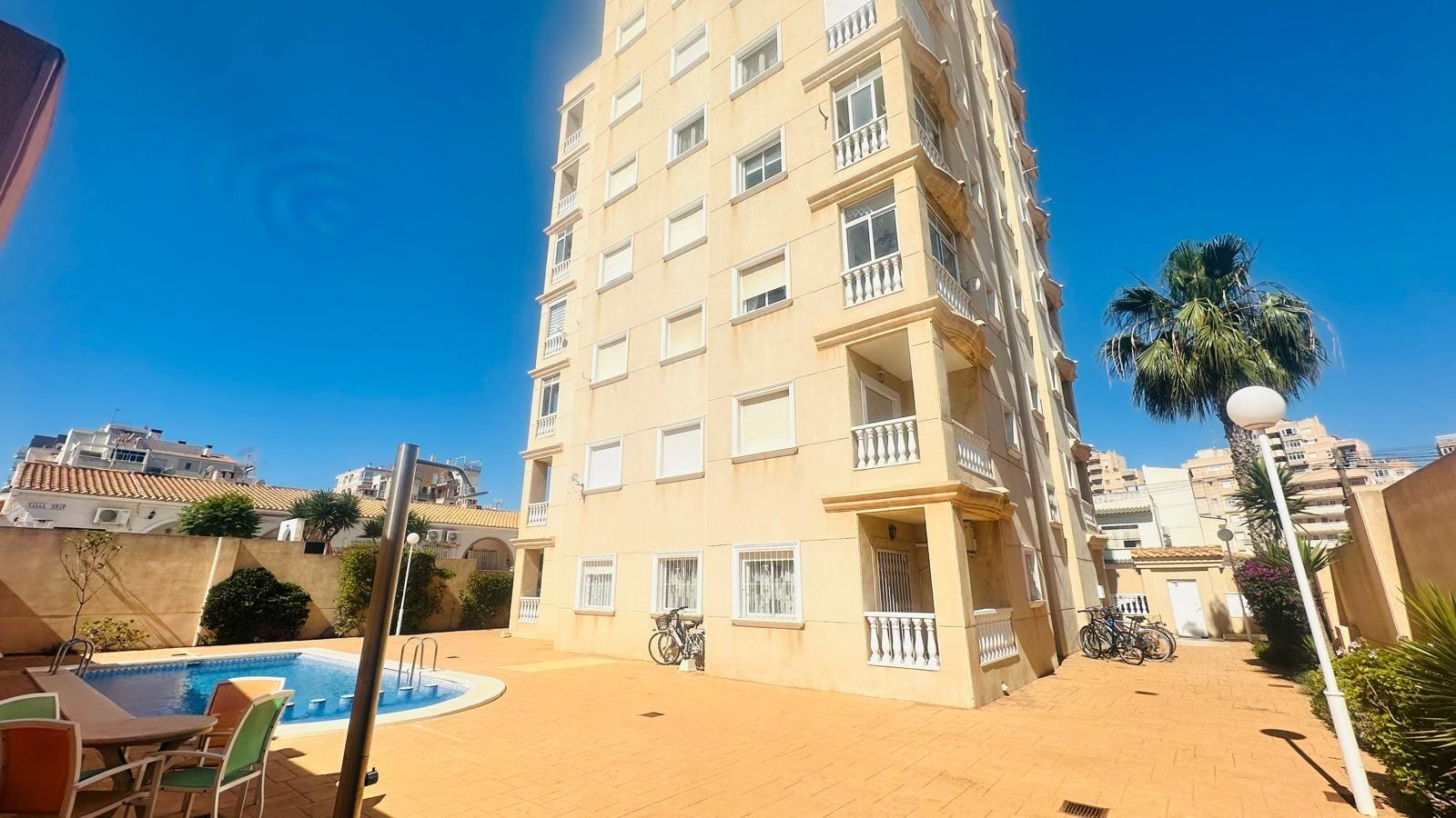 Terrace in apartment for sale in Torrevieja