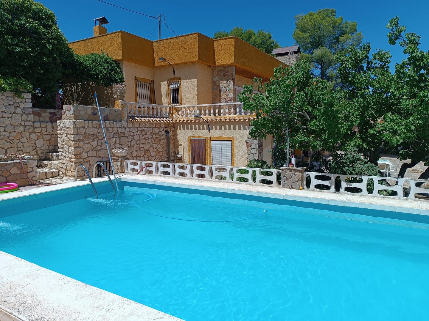 Presenting you a large, ready to move in detached villa in Yecla