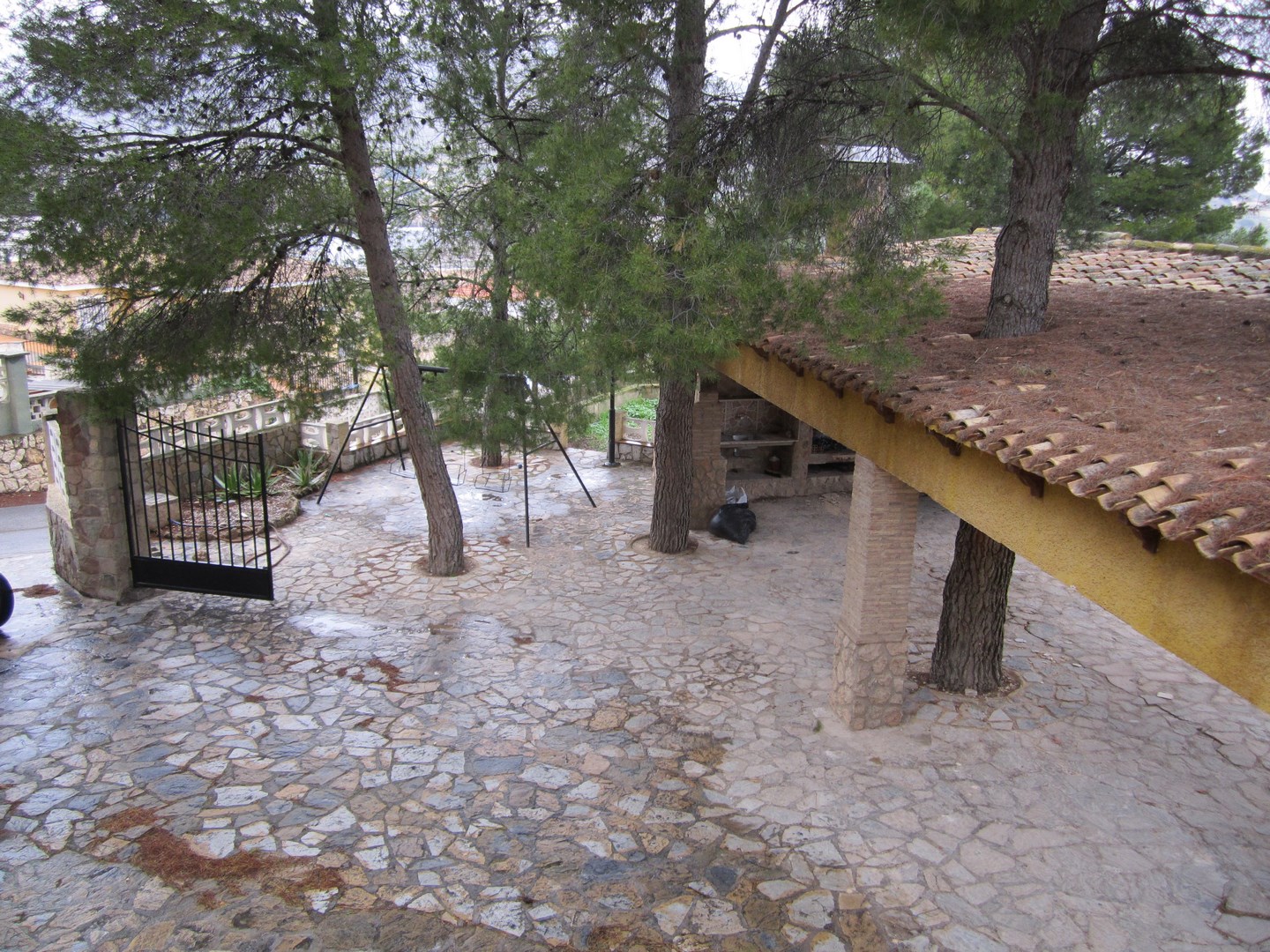 Pool area in villa for sale in Yecla