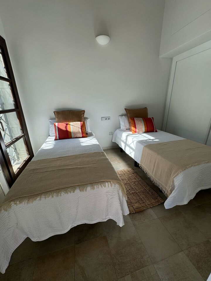 Master bedroom in villa for sale in Peraleja Golf