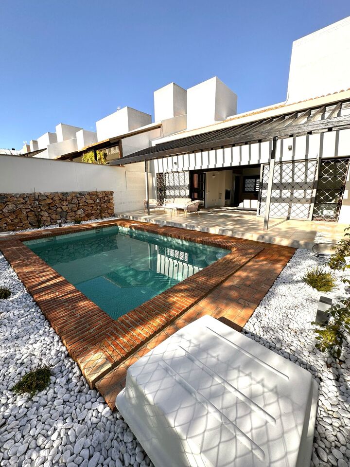Garden in villa for sale in Peraleja Golf