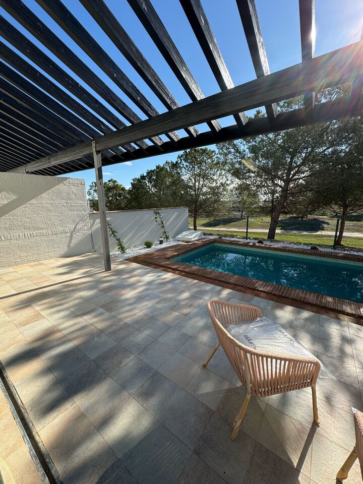 Dining area in villa for sale in Peraleja Golf
