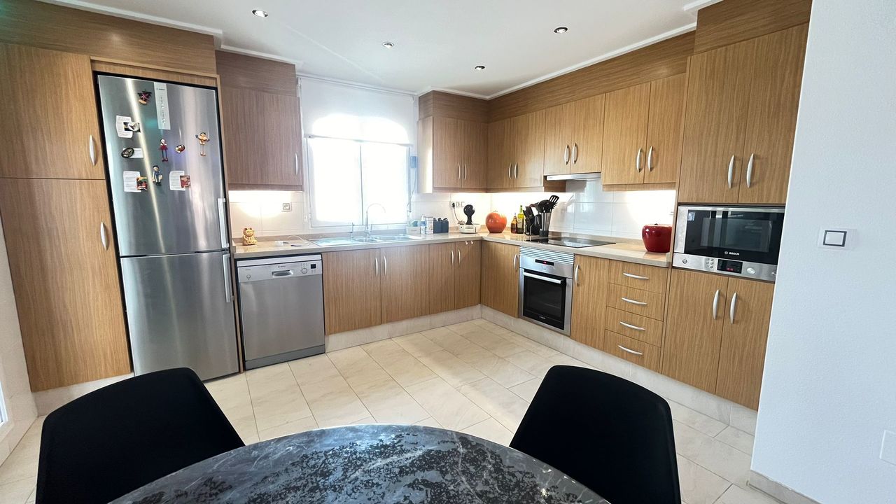 Master bedroom in apartment for sale in Los Dolses