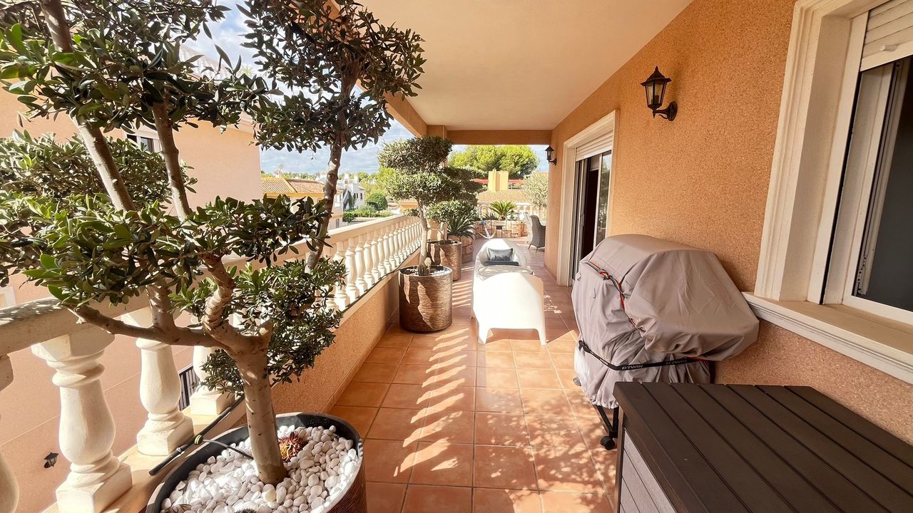 Garden in apartment for sale in Los Dolses
