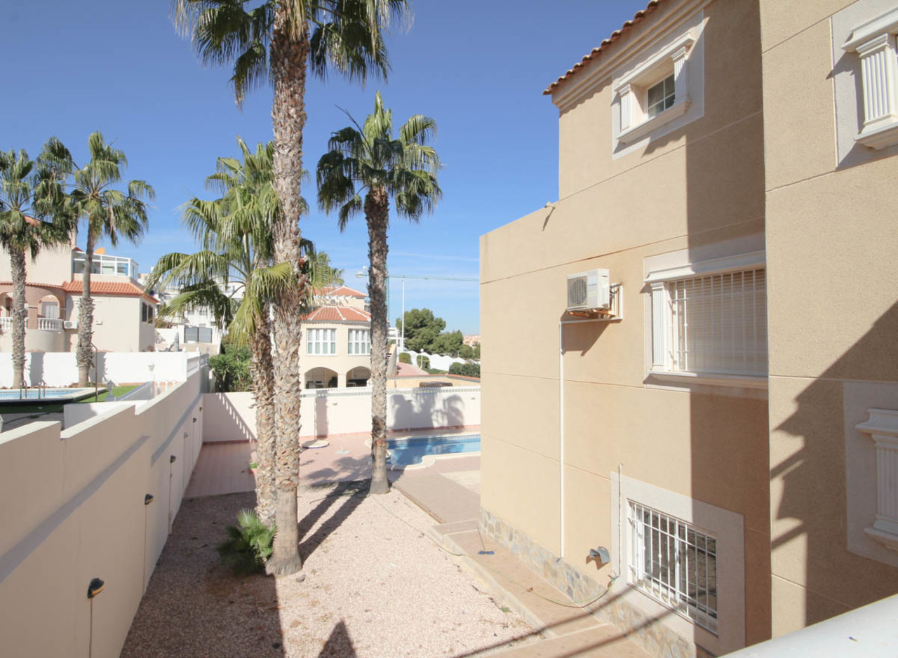 Dining area in villa for sale in La Zenia
