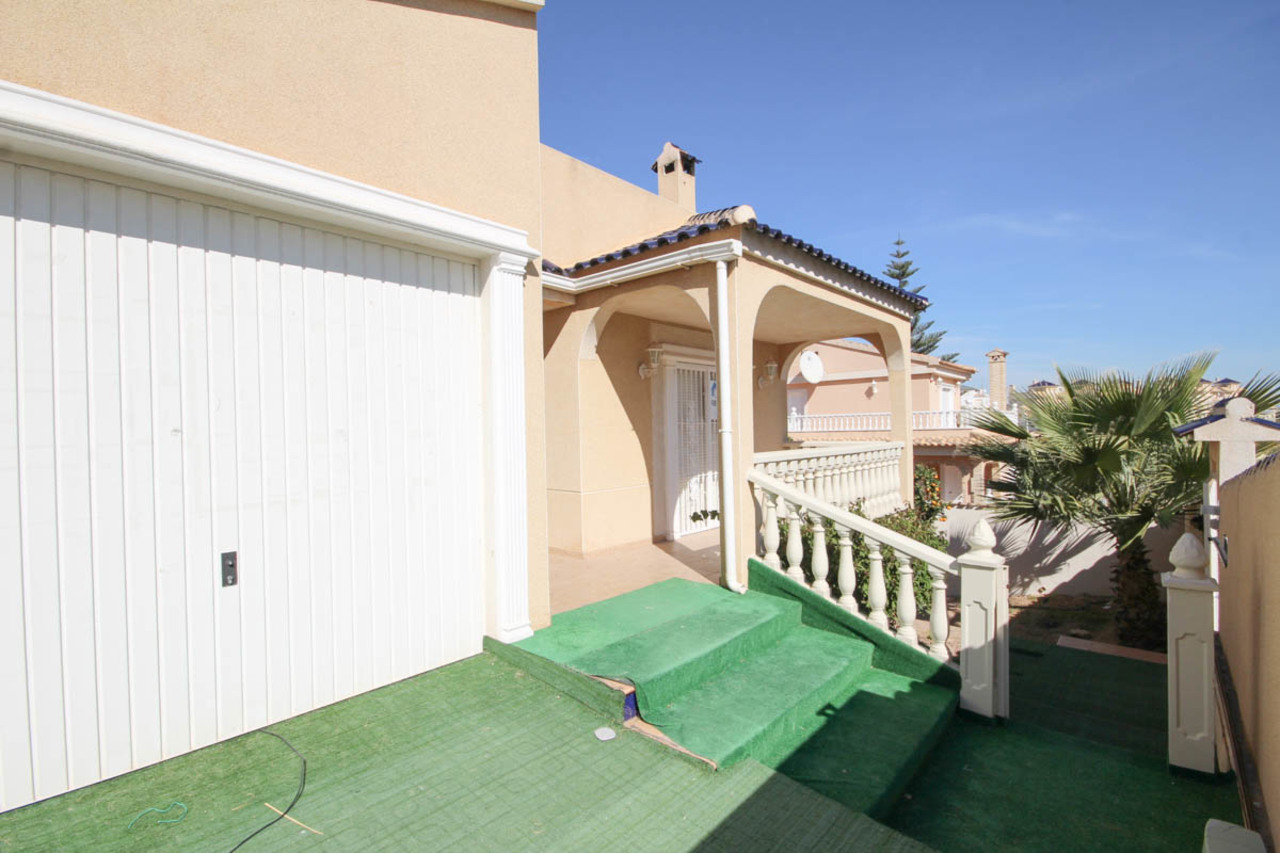 Master bedroom in villa for sale in La Zenia
