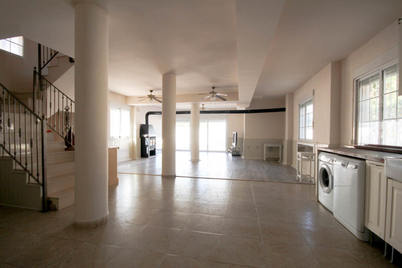 Pool area in villa for sale in La Zenia