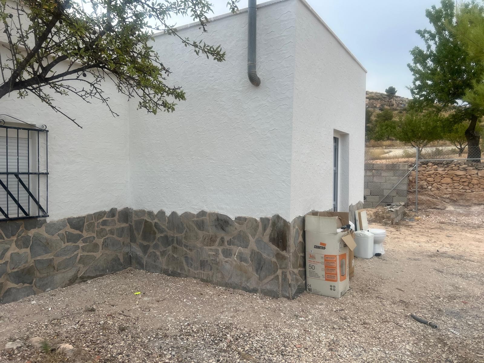 Garden in villa for sale in La Solana
