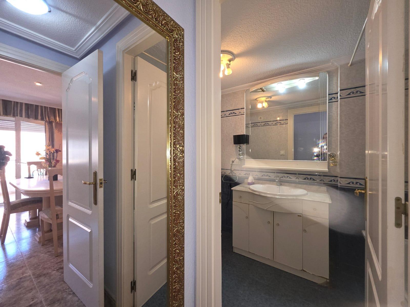 Bedroom in apartment for sale in Torrevieja