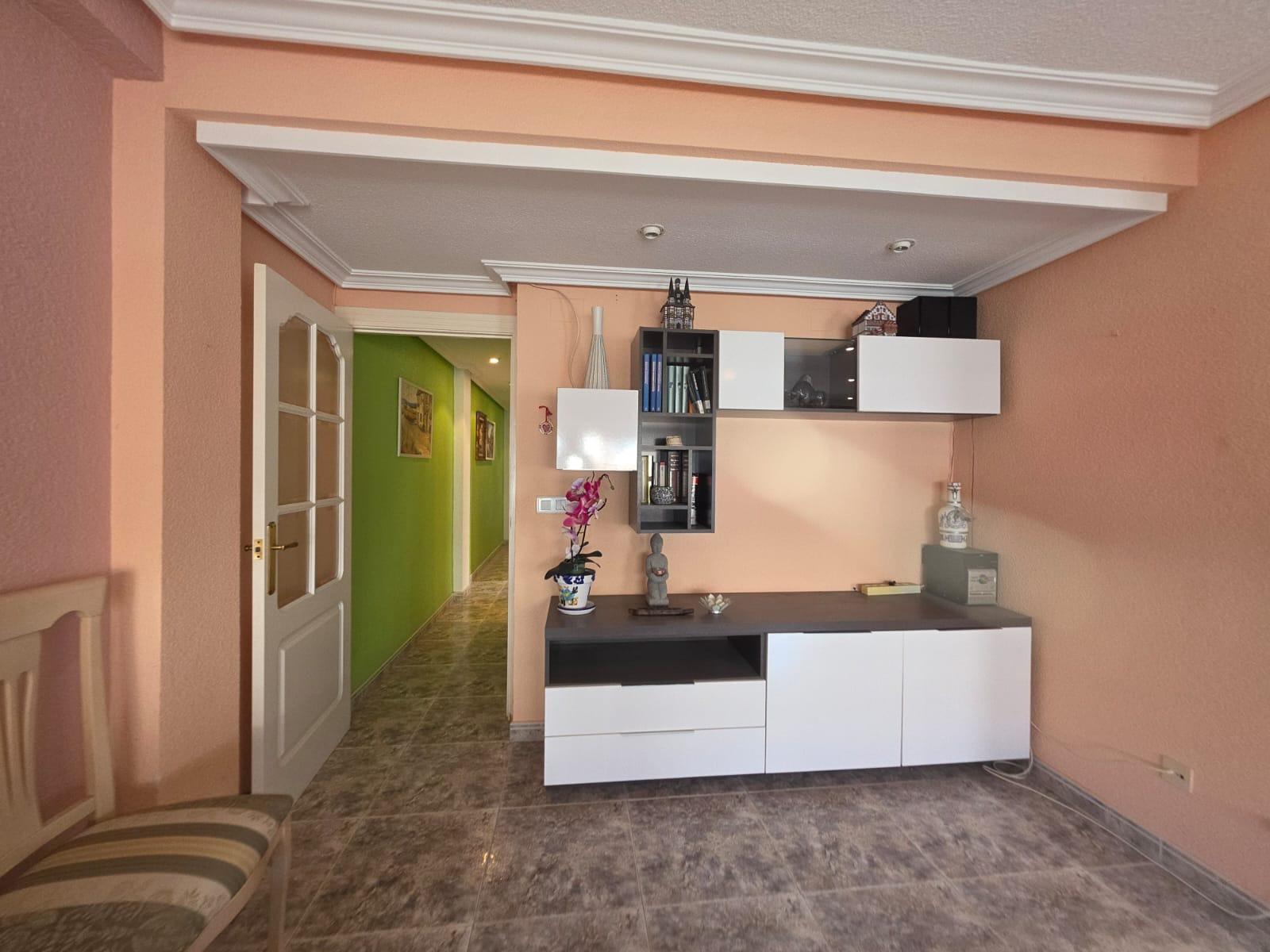 Bedroom in apartment for sale in Torrevieja