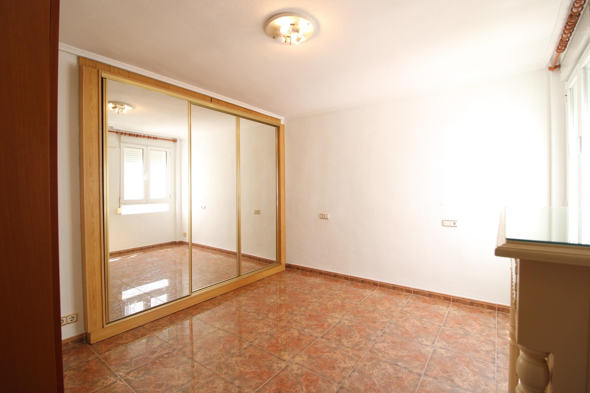 Bedroom in apartment for sale in Torrevieja
