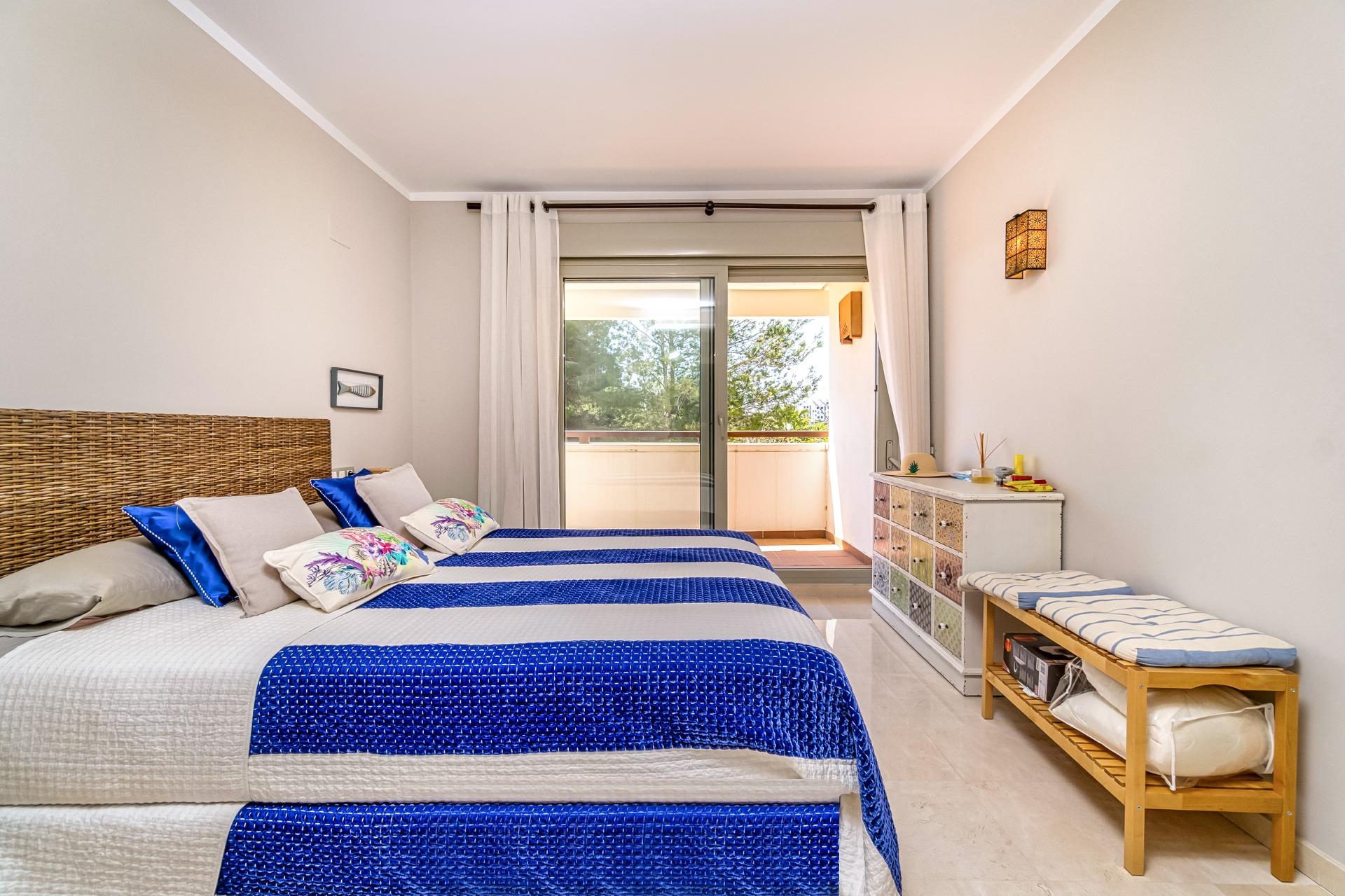 Master bedroom in villa for sale in Orihuela