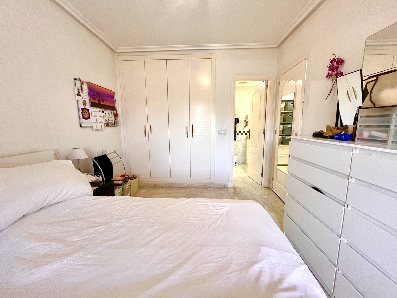 Bedroom in apartment for sale in Villamartin