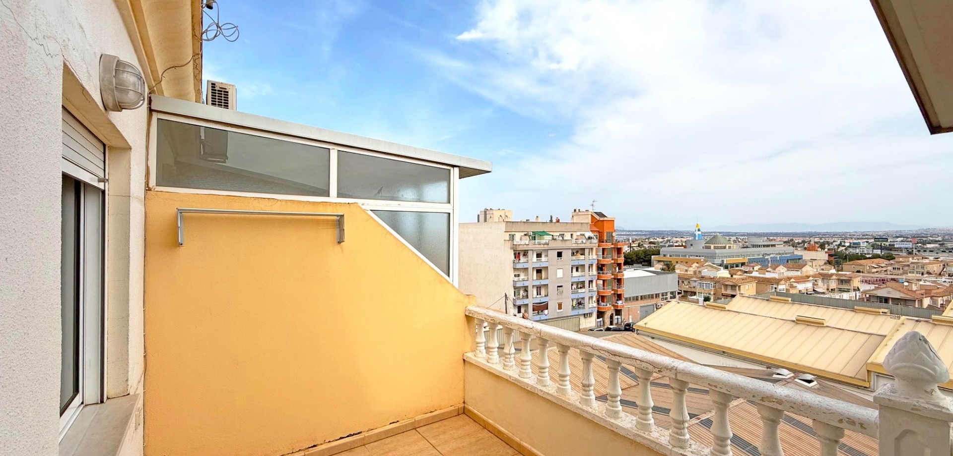 Terrace in apartment for sale in Torrevieja
