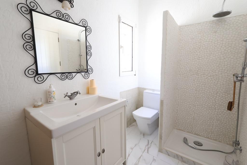 Bedroom in villa for sale in Orihuela Costa