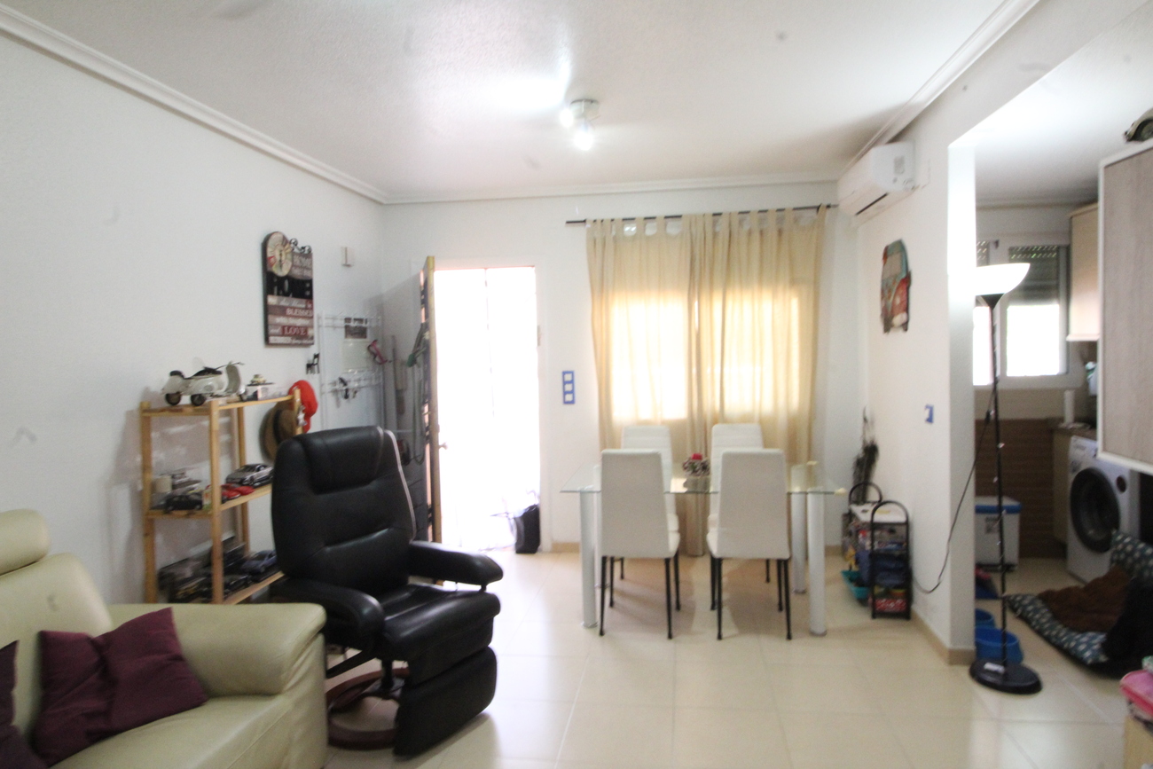 Discover this charming 76 m² apartment located in Daya Nueva (Alicante), a cozy village that combine