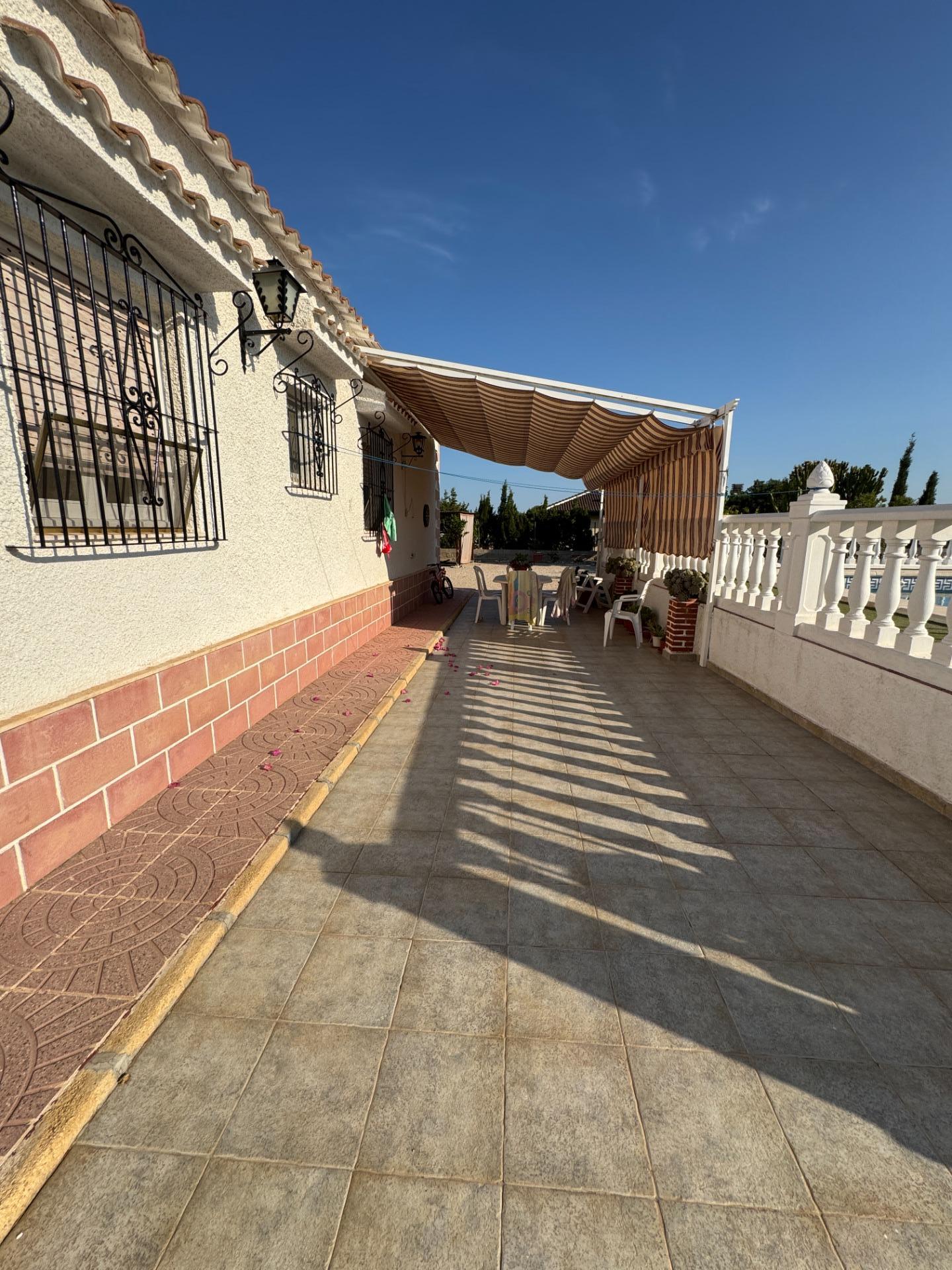 Exterior view in villa for sale in Albatera