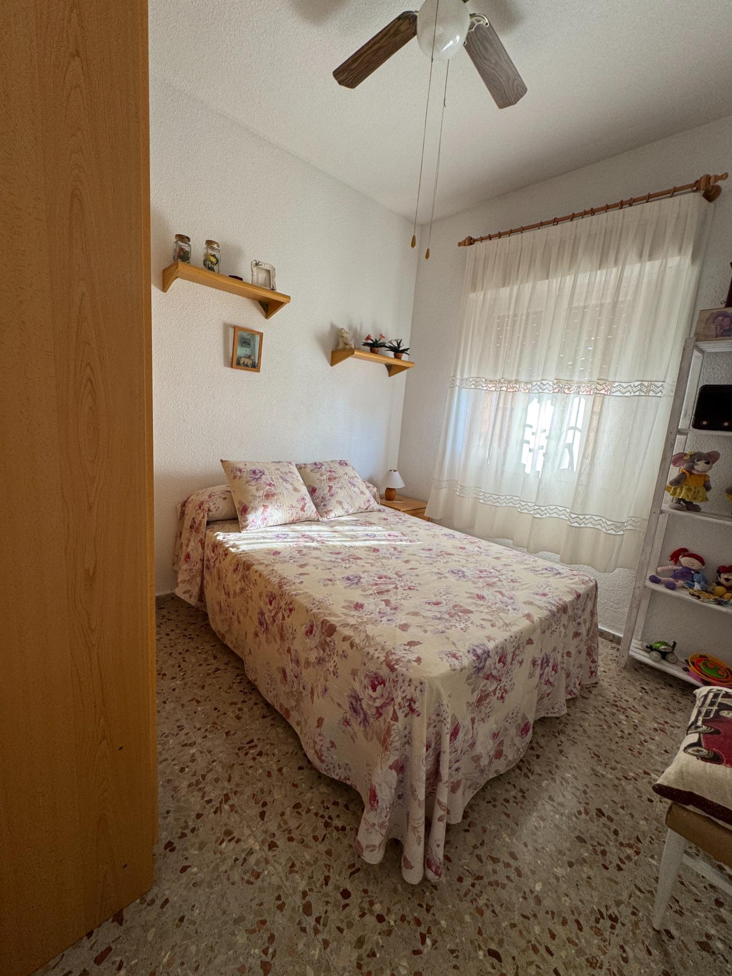 Bedroom in villa for sale in Albatera