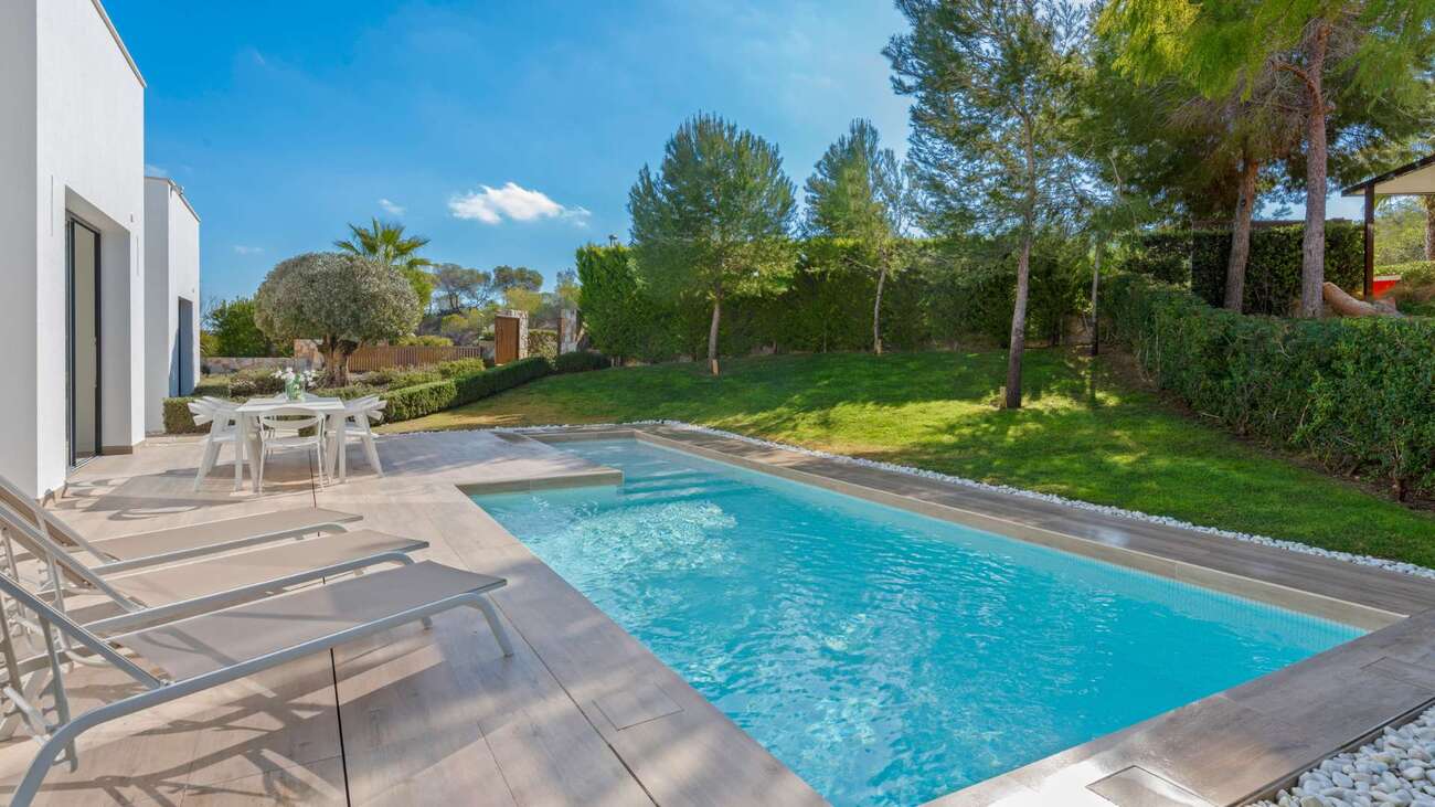 Seize this opportunity: a beautiful villa at Las Colinas Golf & Country Club