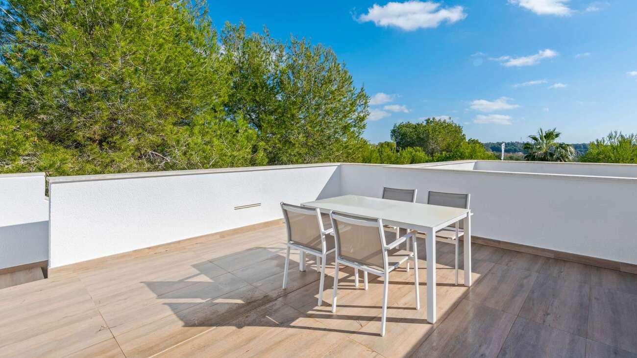 Garden in villa for sale in Orihuela Costa