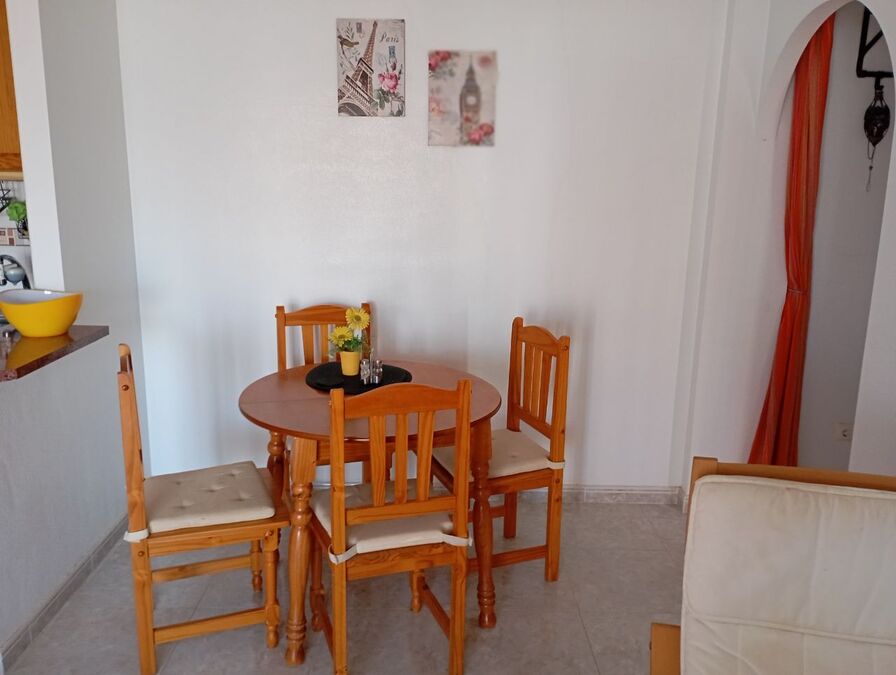 Master bedroom in apartment for sale in Daya Vieja