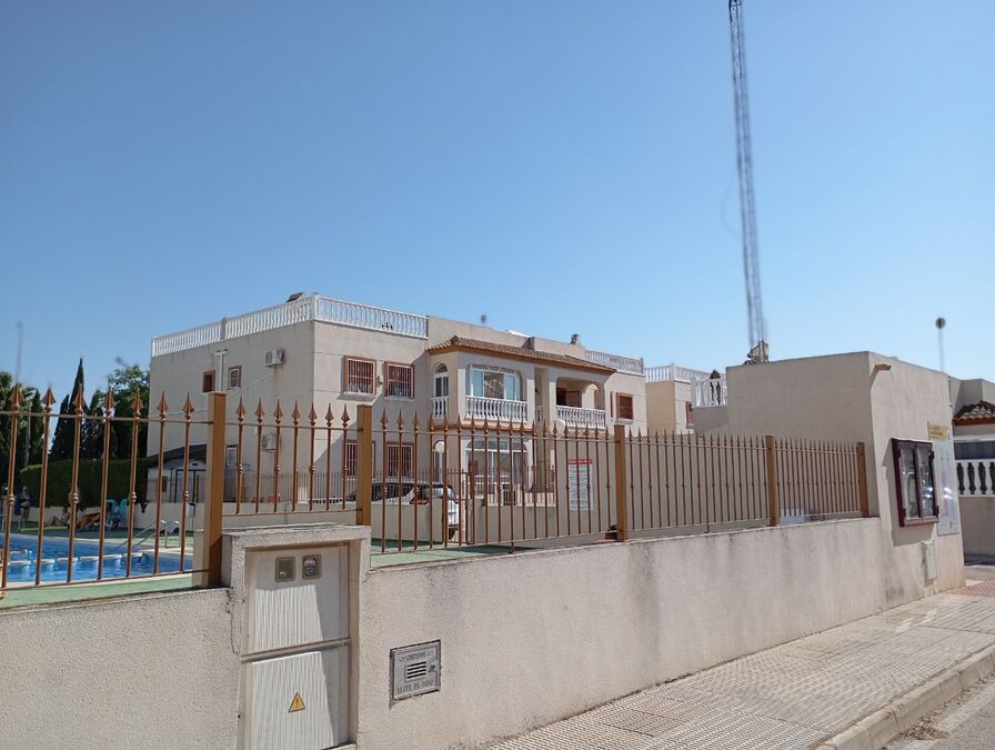 Living room in apartment for sale in Daya Vieja
