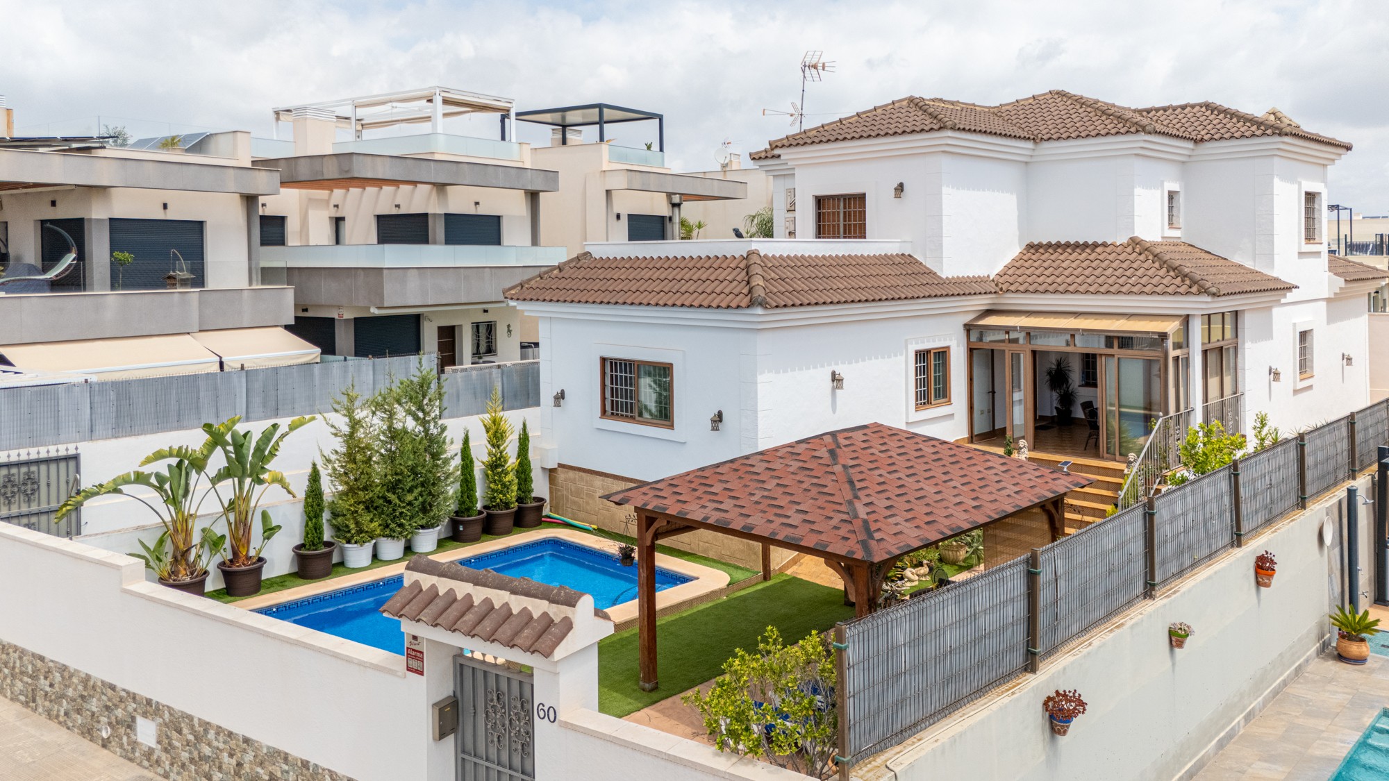 Exclusive detached villa in Los Montesinos – Space, comfort and Mediterranean style We present this