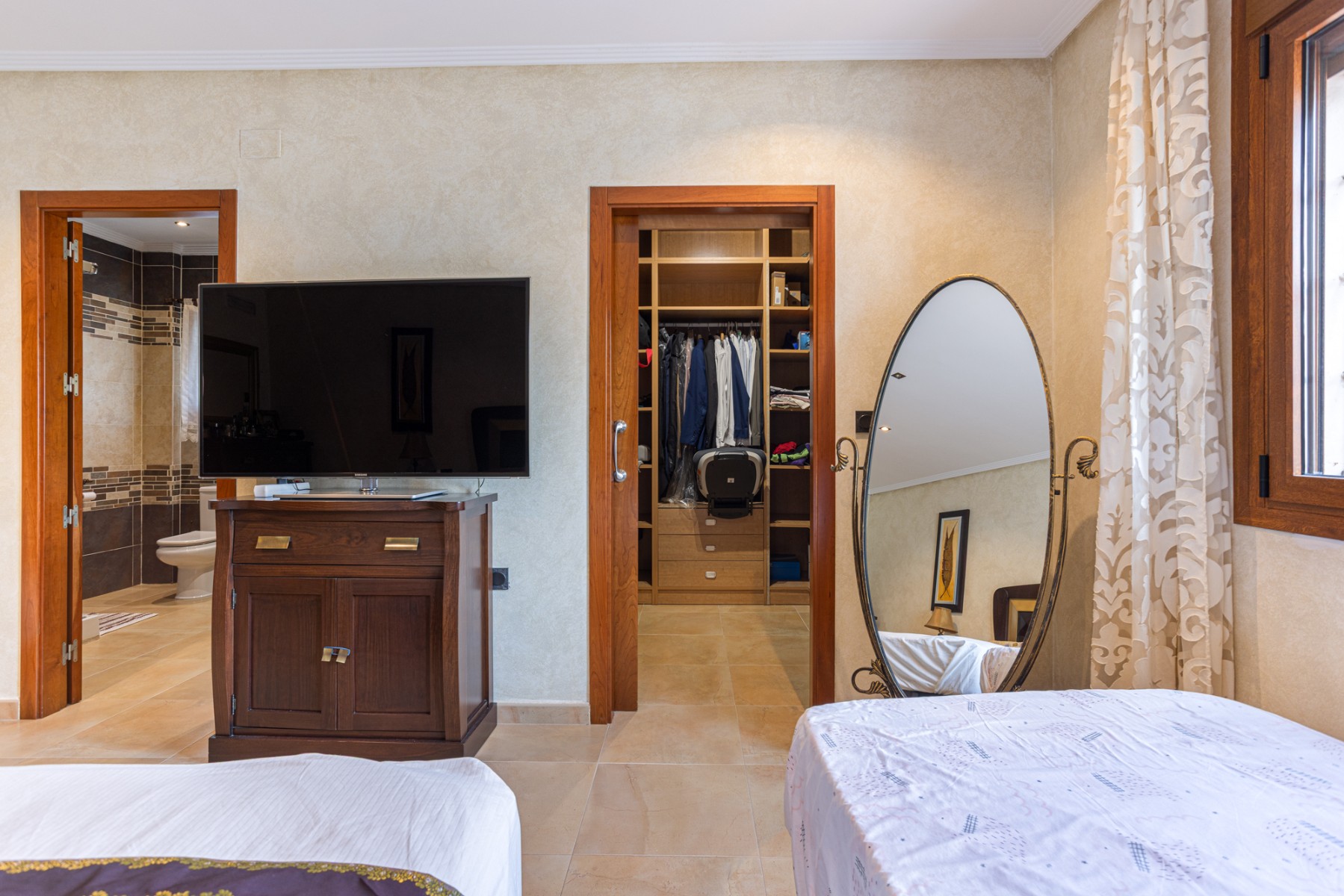 Master bedroom in villa for sale in Los Montesinos