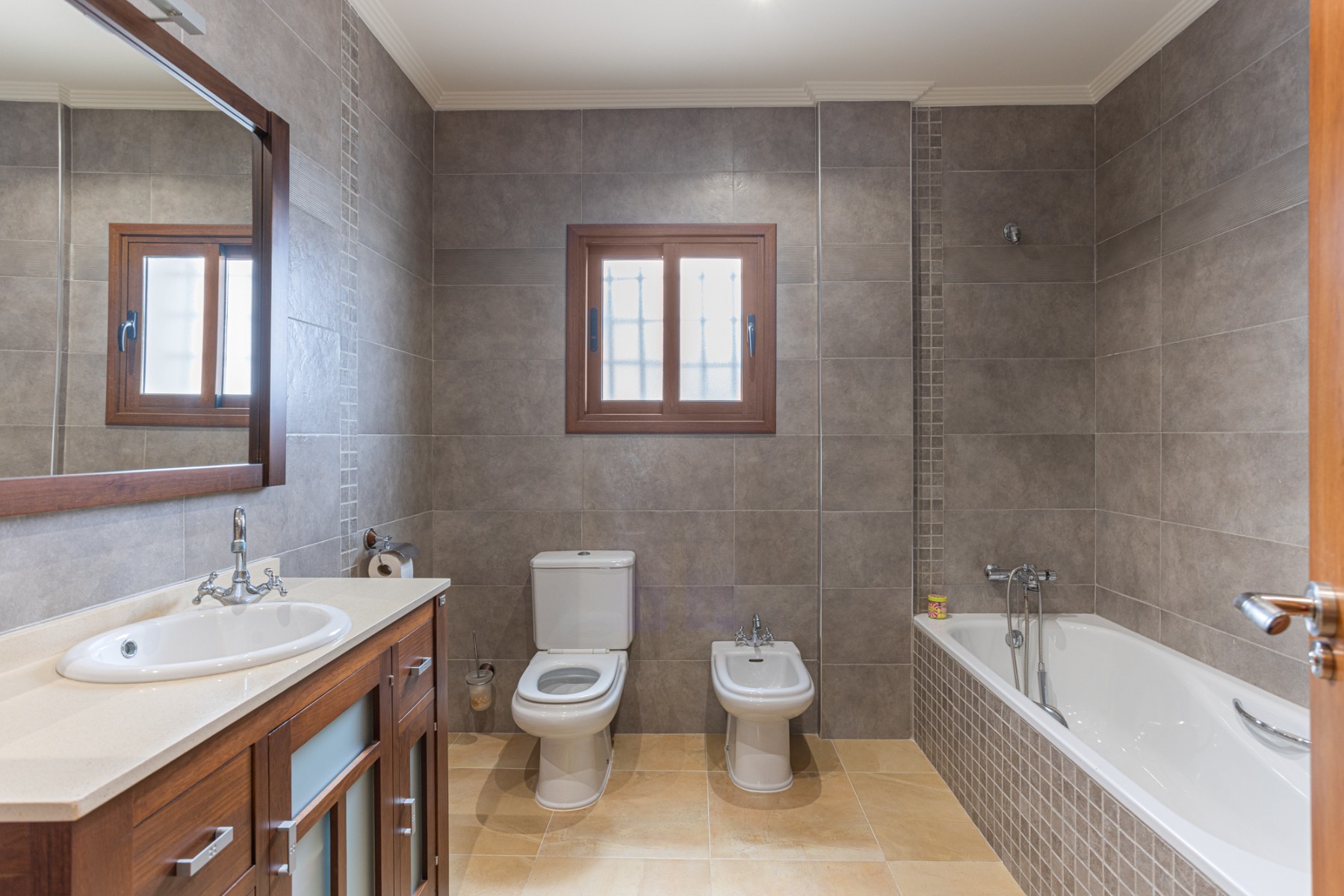 Master bedroom in villa for sale in Los Montesinos