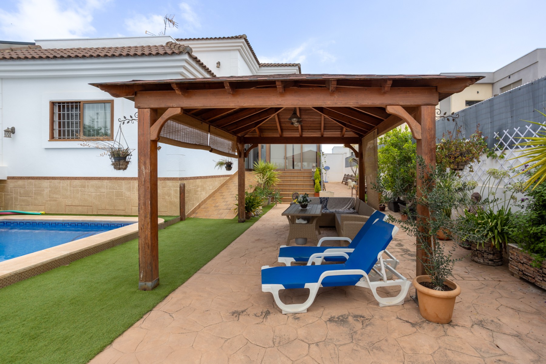 Master bedroom in villa for sale in Los Montesinos